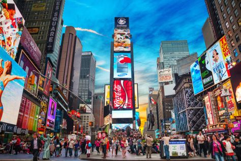 10 Reasons To Avoid Living in Times Square Shopping In New York, Things To Do In Nyc, Voyage New York, Washington Square Park, Ellis Island, Hells Kitchen, The Tourist, Lower East Side, Little Italy