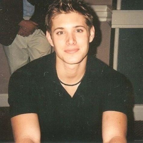 80s, 90s + 00s on Instagram: “if young Jensen Ackles doesn’t own you, you’re lying! TAG a friend that loves him😍 #jensenackles” Jesen Ackles, Jensen Ackles Supernatural, Jensen Ackles Jared Padalecki, Supernatural Dean Winchester, Winchester Supernatural, Jared And Jensen, Supernatural Dean, New Rock, Smallville