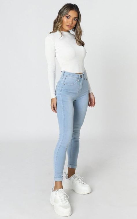 All The Best Skinny Jeans You Need ASAP 2021 Light Blue Jeans Outfit, Jeans Outfit Ideas, Denim Jeans Outfit, Outfits Con Jeans, Blue Jean Outfits, Mode Kimono, Jeans Outfit Women, Grunge Dress, Moda Jeans