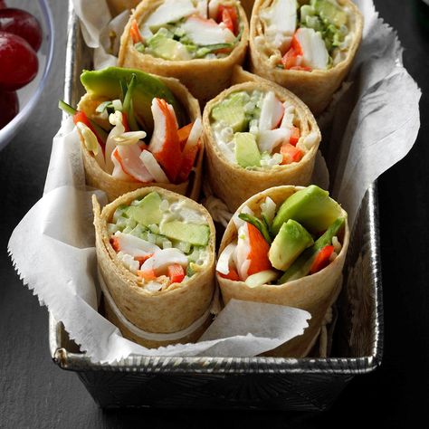 California Roll Wraps Ladybug Appetizers, Focaccia Sandwiches, Cold Sandwich Recipes, Tuna Wrap, Veggie Wrap, Cold Lunch, Stuffed Tomatoes, Garlic Hummus, Cold Sandwiches