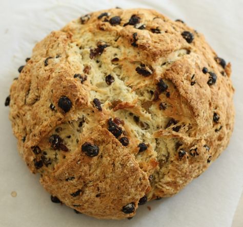 SodaBread Irish Brown Soda Bread, Soda Bread With Raisins, Recipe With Raisins, Brown Soda Bread, Bread With Raisins, Farmhouse Lake House, Brunch Casseroles, Soda Bread Recipe, Irish Soda Bread Recipe