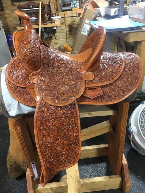 Cowboy Lifestyle, Cowboy Life, Western Horse Saddles, Barn Houses, 9 Lives, Saddle Horse, Custom Saddle, Leather Working Patterns, Brown Pride