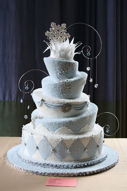 I love the texture of this cake for a winter wedding.  It's like flocked snow Winter Wonderland Wedding Cakes, Wonderland Wedding Cake, Winter Torte, Frozen Wedding, Birthday Extravaganza, Cake Competition, Winter Wonderland Cake, Snowflake Wedding, Cake Wrecks