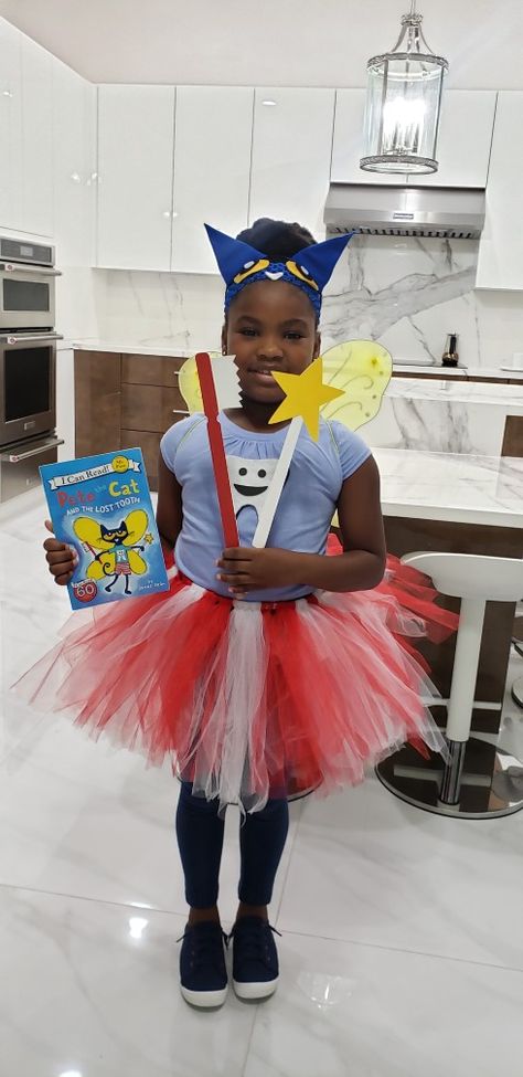 Book Parade Ideas, Pete The Cat Costume Diy, Cat Diy Costume, Cat Costume Ideas, Pete The Cat Art, Art Screensaver, Book Parade, Cat Girl Costume, Pete The Cat Costume