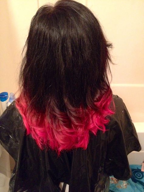 Put pink and black ombré in my hair !! Love it Pink Tips Hair Black, Black To Pink Ombre Hair Short, Black Hair Pink Ends, Black Hair With Pink Ends, Black Hair With Pink Tips, Black Hair Pink Highlights, Faded Pink Hair, Black Hair Ombre, Ombre Curly Hair