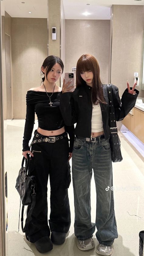 Acubi Aesthetic Outfit, Pants Under Skirt Outfit, Aespa Concert Outfit Ideas, Grunge Chic Outfits, Aespa Concert Outfit, Aespa Outfits, Cropped Jacket Outfit, Aespa Outfit, Aespa Concert