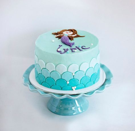 Small Mermaid Cake, Simple Mermaid Cake, Easy Mermaid Cake, Cakes Without Fondant, Frozen Mermaid, Doggie Birthday, Little Mermaid Cakes, Mermaid Theme Birthday Party, Single Layer Cakes