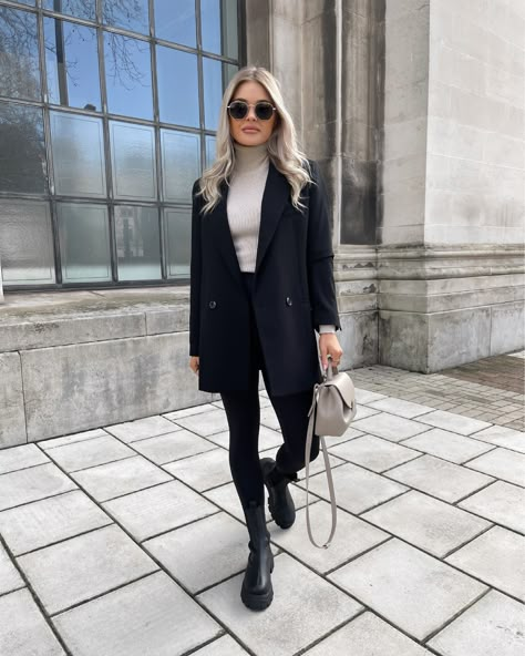 Winter Blazer Outfits For Women, Black Blazer Outfit Work, Black Blazer Outfit, Blazer Outfits Casual, Blazer Outfits For Women, Casual Outfit Inspiration, Blazer Outfit, Neutral Style, Casual Day Outfits