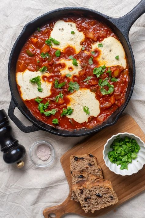 Vegan Shakshuka – Unbelievably Easy Breakfast - BeExtraVegant Vegan Shakshuka, Bell Pepper Sauce, Vegan Entree Recipes, Plant Based Recipe, Vegan Entree, Vegan Breakfasts, Balanced Breakfast, Silken Tofu, Savory Tart