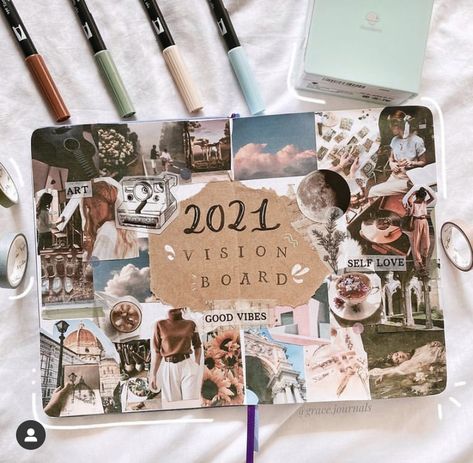 Corkboard Collage, Vision Journal Ideas, Vision Board Layout, Bullet Journal Goals Page, Creative Vision Boards, My Vision Board, Vision Board Template, Vision Board Examples, Diy Photo Book