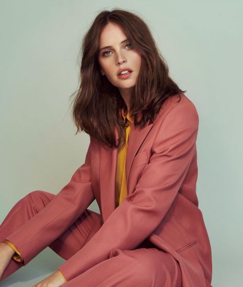 Felicity Rose Hadley Jones, The Observer, Felicity Jones, Foto Poses, Woman Face, Celebrities Female, Editorial Fashion, Medium Hair Styles, Pretty People