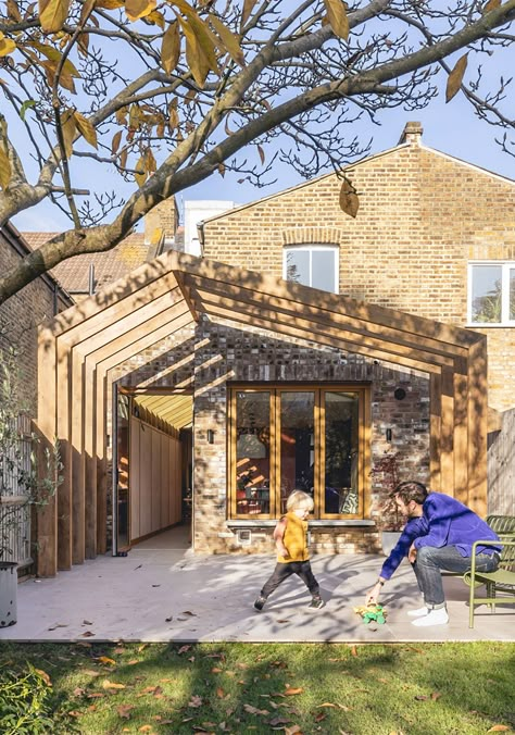 Extension Veranda, Architecture Today, House Extension Design, Extension Designs, London Architecture, Rear Extension, Modern Staircase, Kitchen Extension, Pink Houses