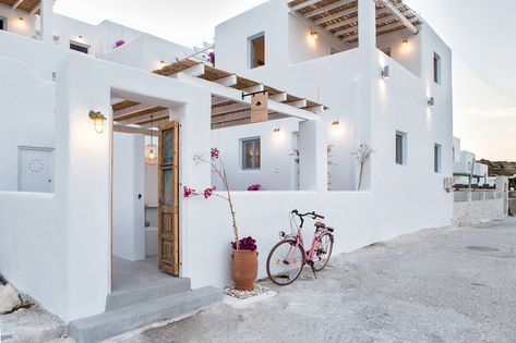 Greece House Exterior, Greece House Design, Greek Interior Design, Greek Homes, Greece House, Santorini House, Mud House, Greek Villas, Mediterranean Architecture