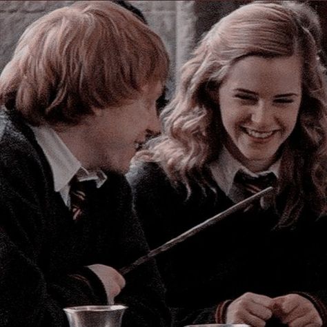 movie: harry potter series / characters: ron & hermione (ronmione) / actors: emma watson & rupert grint Hermione, Harry Potter