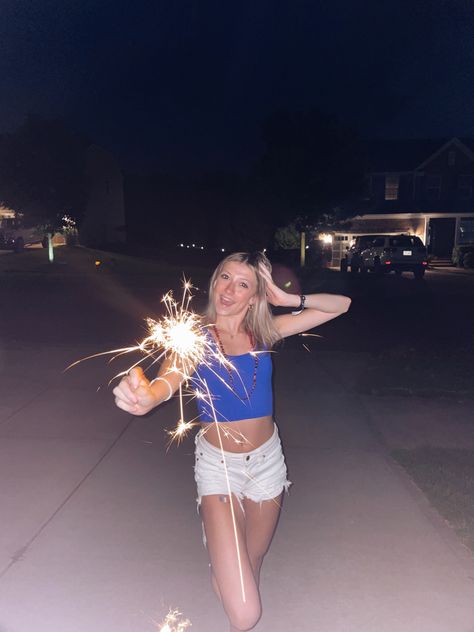 #fourthofjuly #4thofjuly #redwhiteandblue #fit #inspo #summerfit #summerinspo #summer #july #shein #americaneagleoutfitters #instagram #insta #instainspo #instagraminspo 4th Of July Pictures Poses, Fourth Of July Pictures Instagram, 4th Of July Instagram Story, 4th Of July Inspo Pics, 4th Of July Poses, 4th Of July Insta Pics, 4th Of July Instagram Pictures, Cute Fourth Of July Pictures Photo Ideas, 4th Of July Pictures With Friends