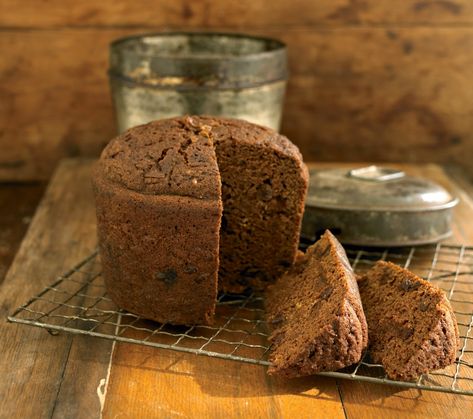 Granny's Homemade Brown Bread - New England Today Boston Brown Bread Recipe, Bread In A Can, Boston Brown Bread, Brown Bread Recipe, Graham Flour, Brown Bread, Bread Machine Recipes, Bread Board, Recipes Homemade