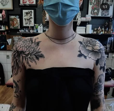 Collar Shoulder Tattoos For Women, Collar Bone Tattoos For Women Cover Up, Clavicle Tattoo Cover Up, Collar Bone Chest Tattoo, Shoulder Floral Tattoo, American Traditional Collar Bone Tattoo, Flower Collar Bone Tattoo, Chest Tattoo Flowers, Collar Tattoo