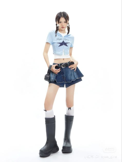 Blue Vest Aesthetic, Y2k Stage Outfit, Kpop Outfits Inspiration Korean Style, Y2k Kpop Outfits, 2000s Japanese Fashion, Downtown Outfits, Model Outfit, Fashionista Clothes, Really Cute Outfits