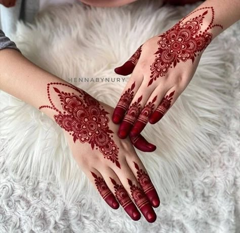 Inai Pengantin Simple Merah, Henna Merah Pengantin, Henna Wedding Maroon, Red Mehndi Designs, Henna Art Wedding, Hena Pengantin, Red Henna Designs, Finger Mehndi Design Simple, Henna Nikah