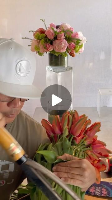 FLORAL DESIGN & WORKSHOP ���🇺🇸🇵🇭 | Poking tulips at the neck with a pin 📌 allows Air to enter the stem, preventing drooping . To streamline the process, I use  rubber ba... | Instagram Tulip Floral Arrangements, Tulip Arrangements, Tulips Arrangement, Design Workshop, Cut Flower Garden, Time Saver, Tulips Flowers, Floral Centerpieces, Rubber Bands