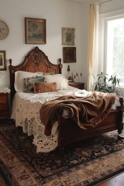 Beige Vintage Bedroom, Hideaway Room, Bedroom Earthy, Landscape Interior, Vintage Bedroom Ideas, Bedroom Ideas Inspiration, Antique Bedroom, Victorian Bedroom, Vintage Bedroom