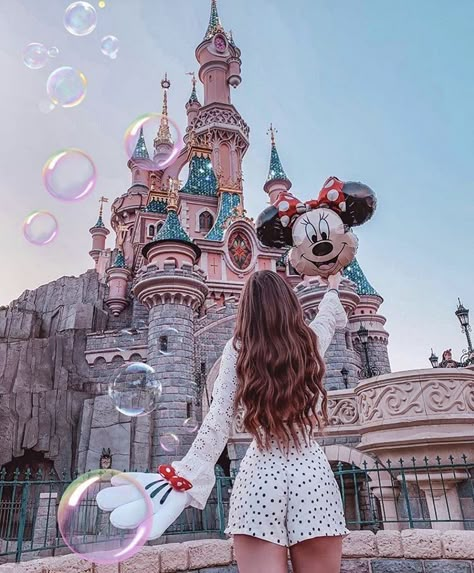 Disney Poses, Disneyland Photography, Disneyland Photos, Cute Disney Outfits, Disney Photo Ideas, Disney World Pictures, Disney Paris, Disneyland Pictures, Disney World Outfits