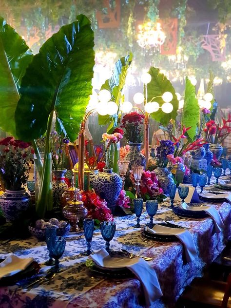 Crazy Rich Asians Table Setting, Crazy Rich Asians Debut Theme, Crazy Rich Asian Party, Crazy Rich Asians Party Theme, Rich Asian Outfit, Rich Asian Wedding, Crazy Rich Asians Theme, Banquet Theme Ideas, Asian Tablescape