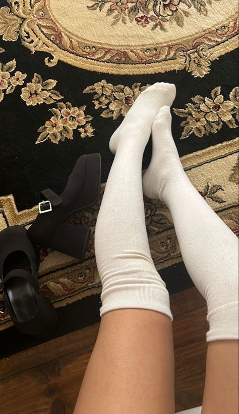 Long White Socks Aesthetic, Thigh High Socks Aesthetic, Kny Academy, Cute Thigh High Socks, White Long Socks, Hogwarts Style, Knee High Socks Outfit, White Knee Socks, Long White Socks