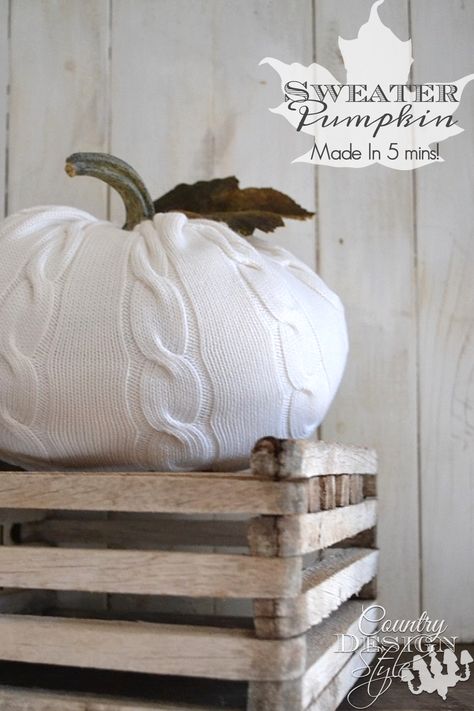 Make the sweater pumpkin in 5 minutes. Minute by minute tutorial on the website! Warm up your pumpkin Country Design Style www.countrydesignstyle.com Sweater Pumpkins Tutorial, Cable Knit Pumpkin Hot Glue, How To Make A Sweater Pumpkin, Pumpkin Sweaters, Cable Knit Pumpkin, Diy Fabric Pumpkins, Minute By Minute, Crochet Rustic Pumpkin, Sweater Crafts