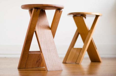 Roger Tallon folding stool underside Folding Bar Stools, Collapsible Stool, Diy Bar Stools, Foldable Stool, Diy Stool, Small Stool, Metal Stool, Leather Stool, Eames Chairs