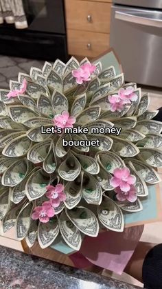 Homemade Graduation Gifts, Valentine Craft Ideas, High School Graduation Gift Ideas, Valentines Day Craft, Graduation Money Gifts, Diy Graduation Gifts, Graduation Gift Ideas, Money Flowers, Valentine Craft