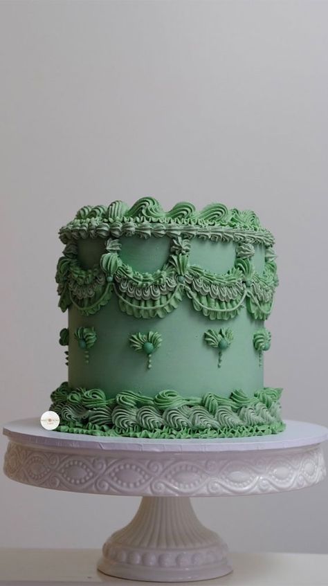 cake ideas, lambeth cake, vintage cake vintage style cake, buttercream cake, vintage buttercream cake, birthday cake ideas Lambeth Birthday Cake, Green Cake Ideas Simple, Green Vintage Cake, Vintage Buttercream Cake, Lambeth Cakes, Vintage Style Cake, Lambeth Cake, Green Birthday Cakes, Bolo Vintage