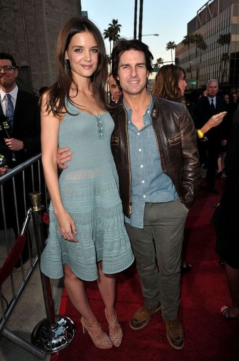 Tom Cruise And Katie Holmes, Same Height Couples, Tall Actors, Taller Girlfriend, Tall Girl Short Guy, Gossip Girl Cast, Short Guy, Woman Picture, Tall And Short