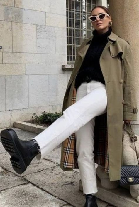 Witte Jeans Outfit, Black Chelsea Boots Outfit, Chelsea Boot Outfits Women, White Jeans Outfit Winter, Chunky Boots Outfit, How To Wear White Jeans, White Jeans Winter, Chelsea Boots Outfit, Off White Jeans