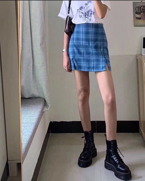 Plaid Blue Skirt Outfit, Plaid Miniskirt Outfits, Blue Plaid Trousers Outfit, Outfits With Checkered Skirt, Light Blue Plaid Skirt Outfit, Blue Gingham Skirt Outfit, Blue Shorts Aesthetic, Short Blue Skirt Outfit, Blue Checkered Skirt Outfit