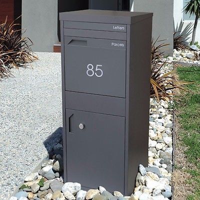 Mailbox with parcel box...locked Driveway Paint, Letter Box Design, Home Mailboxes, Parcel Drop Box, Kerb Appeal, Letter Boxes, Modern Mailbox, Mailbox Design, Parcel Box