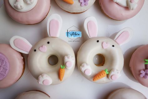 Bunny theme donut  by @serenesskitchen088 Bunny Donut Ideas, Cafe Pastries, Bunny Donut, Toast Art, Donuts Cake, Bunny Theme, Donut Cake, Mini Doughnuts, Easter Menu