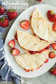 These Strawberry Che  These Strawberry Cheesecake Quesadillas are a simple grilled dessert recipe that is easy to prepare and tastes incredible! Includes step by step VIDEO #strawberry #strawberries #quesadillas #dessert #grilling #recipe Strawberry Quesadilla, Grocery Inspiration, Dessert Quesadilla Recipes, Dessert Quesadilla, Quesadillas Recipes, Bbq Dessert, Quesadilla Recipes Easy, Grilled Desserts, Recipes Pork