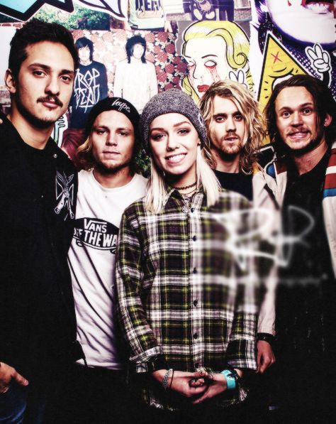 Tonight Alive Tonight Alive Jenna, Emo Posters, Rock Bands Photography, Band Branding, Jenna Mcdougall, Lady Power, Married To The Music, Amity Affliction, Alan Ashby