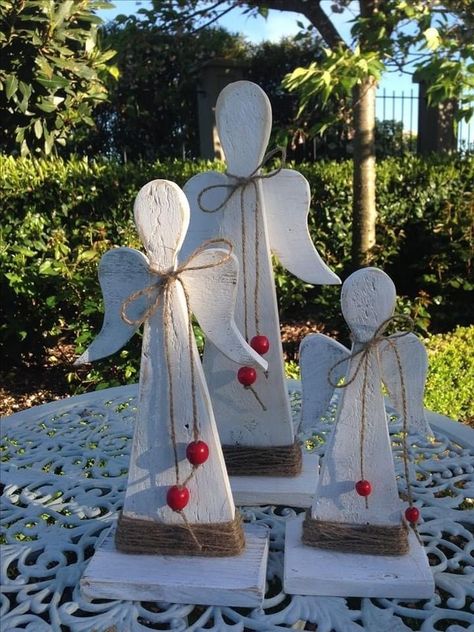 Wooden Christmas Angels, Wooden Angels Diy, Christmas Gnome Decor, Sled Decor, Outdoor Christmas Decor Ideas, Gingerbread Family, Outdoor Christmas Decor, Gnome Decor, Wooden Christmas Crafts