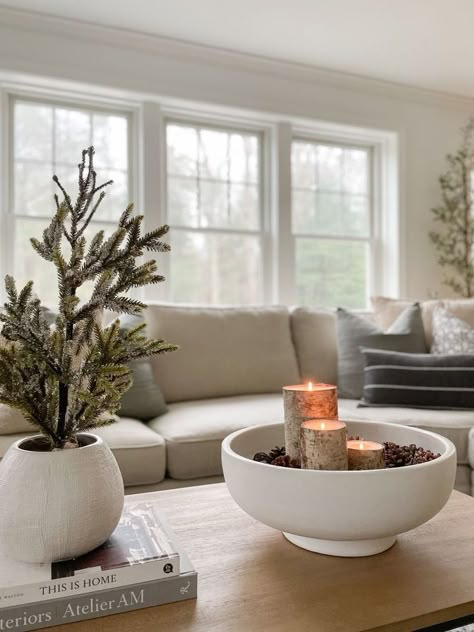 Bowl On Coffee Table Decor, Decorating Bowls Ideas, Christmas Decorations Apartment Ideas, Living Room Coffee Table Decor Ideas, Decorative Bowl Filler Ideas, Winter Coffee Table Decor, Christmas Decor Coffee Table, Coffee Table Decor Christmas, Living Room Decor Ideas Cozy