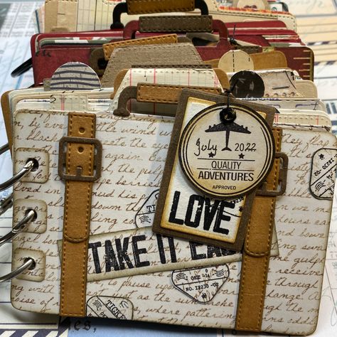 Suitcase Craft, Tim Holtz Crafts, Travel Art Journal, Travel Album, Planner Essential, Mini Albums Scrap, Diy Journal Books, Mini Album Tutorial, Craft Planner