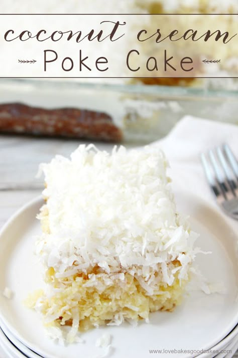 If you love coconut, then you will LOVE this Coconut Cream Poke Cake! It is full of coconut flavor and it is so moist! Perfect for potlucks and summer picnics! Coconut Cream Poke Cake, Cream Poke Cake, Coconut Poke Cakes, Coconut Dessert, Coconut Desserts, Dessert Simple, Poke Cake Recipes, Blueberry Crumble, Poke Cakes