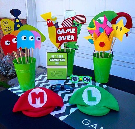 Game on! | CatchMyParty.com Video Game Bday Party Ideas, Video Game Birthday Party Games, Metroid Party, Game Birthday Party Ideas, Video Game Party Theme, Video Game Birthday Party Decorations, Arcade Birthday, Games Birthday Party, Video Game Party Decorations