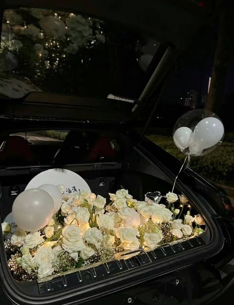 Decorated Car For Birthday, Birthday With Flowers, White Flower Garland, Decorated Car, Birthday Decors, Dior Jacket, Aesthetic Birthday, Luxury Lifestyle Girly, Hot Halloween Outfits