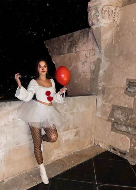 Diy Halloween Costumes Clown, Diy It Costume Women, Clown Costume Women Cute, Pennywise Woman Costume, Halloween Costumes Clown Women, It Clown Costume Women, It Halloween Costumes Women, Pennywise Halloween Costumes Women, It Costume Women