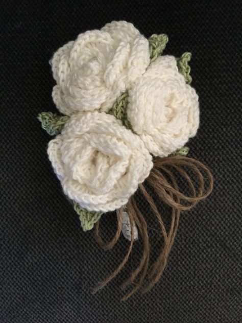 Mother's Day corsage Corsage Crochet, Crochet Corsage, Crochet Brooches, Wedding Crochet, Interesting Crochet, Bridesmaid Corsage, Crochet Brooch, Corsage Prom, Crochet Wedding