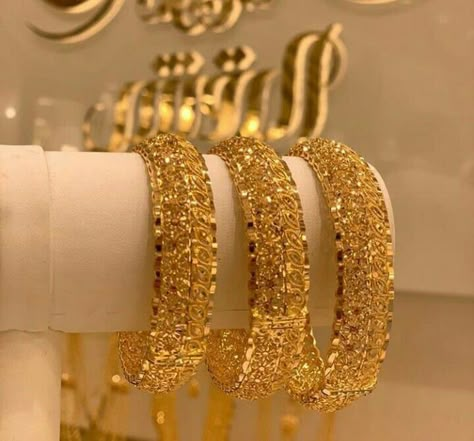 Gold Breslet, White Bangles, Gold Kangan, Unique Gold Jewelry, Unique Gold Jewelry Designs, Gold Jewelry Designs, Gold Jewels Design, Pure Gold Jewellery, Gold Bangles For Women