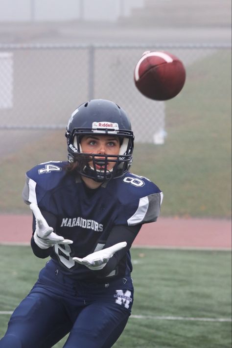 Women Playing Football, Womens Tackle Football, Women Flag Football, Female Athlete Aesthetic, Womens Football Aesthetic, Football Girl Aesthetic, Flag Football Aesthetic, Girl Playing Football, Girls Flag Football