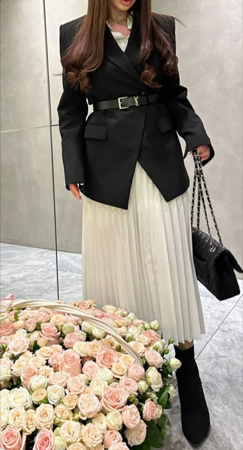 Blazer And Pleated Skirt Outfit, Long Pleated Skirt Outfit, Modest Church Outfits, Classy Fall Outfits, Skirt Outfits Summer, Angel Fashion, Elegant Outfit Classy, Hijabi Fashion Casual, Casual Outfit Inspiration